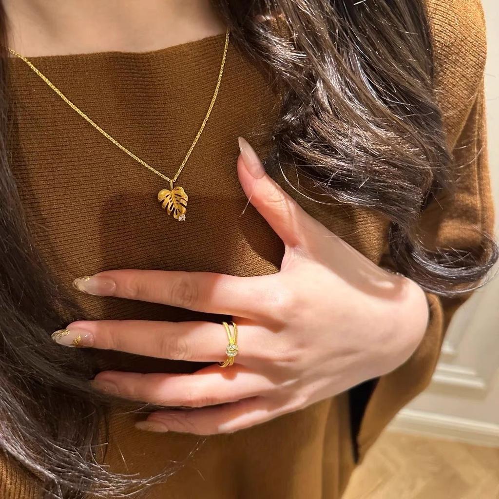 Vintage Antique Brushed Point Diamond Gold Branches Jade Leaf Necklace Exquisite Niche Design Leaf Pendant Collarbone Chain