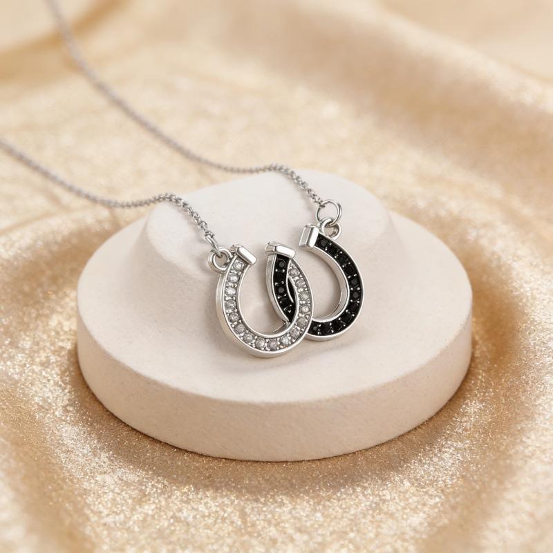 Environmentally Friendly Double-shaped Horseshoe-shaped U-shaped Black and White Diamond Pendant Necklace for Luxury Collar Chain