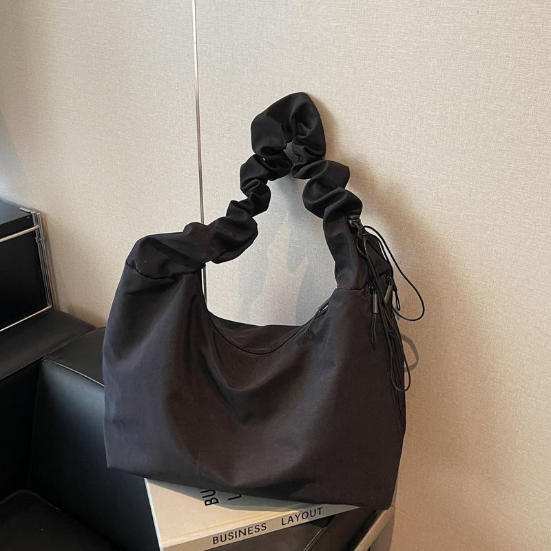 Girl pleated underarm bag 2025 new lightweight nylon messenger bag large capacity versatile shoulder women's bag