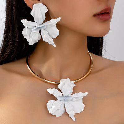 Personalisierte Übertriebene Blume Anhänger Halskette Ohrringe Set Damenmode Streetstyle Unregelmäßige Blütenblatt Schmuck