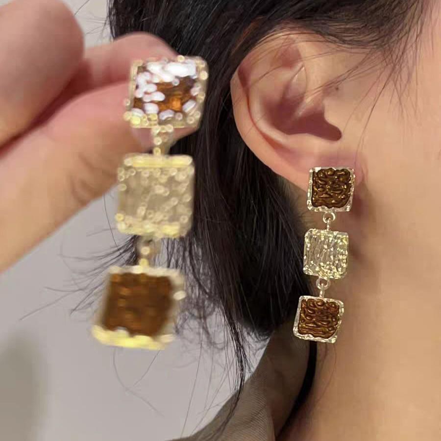 Vintage-Ohrhänger mit mehrlagigem quadratischem Muster für Damen – auffällige, unregelmäßige geometrische Ohrringe aus Metall – ein perfektes Geschenk für Partys