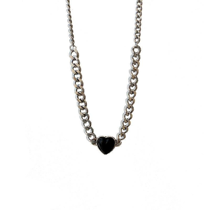 

Black agate love titanium steel chain necklace female summer sweet and spicy personality collarbone chain cold wind trend neck chain female tide