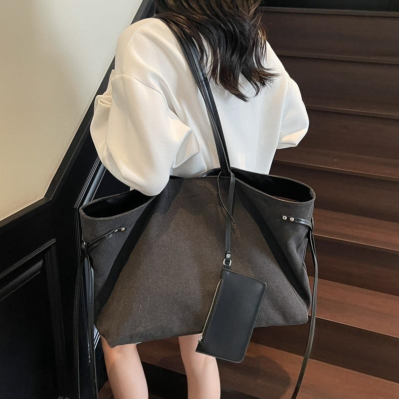 Large Capacity Tote Bag Women's Leisure Class Commute Underarm Shoulder Bag Versatile Shopping Bag Niche High Sense