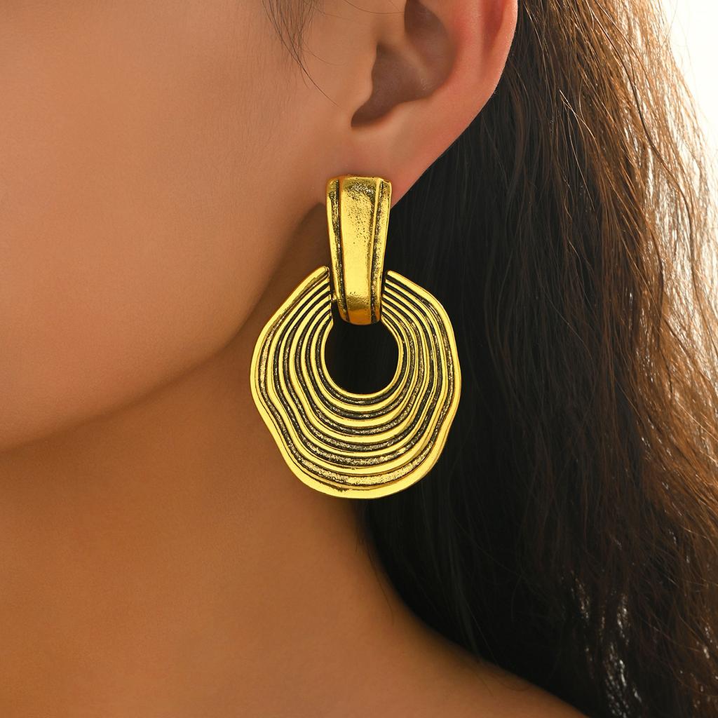 Europäischer und Amerikanischer Ins-Stil Damen Retro Design Leichter Luxus Ohrringe Vielseitige High-End Ohrringe