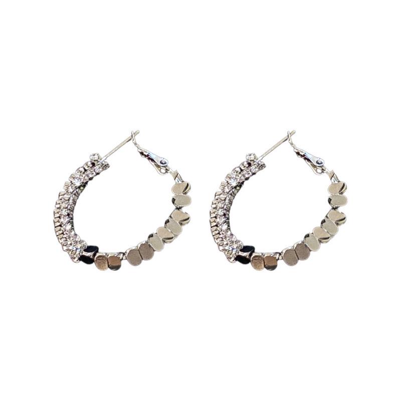Silver Needle Minimalist Round Tassel Earrings: Light Luxury Ear Cuffs with Chic, High-End Style