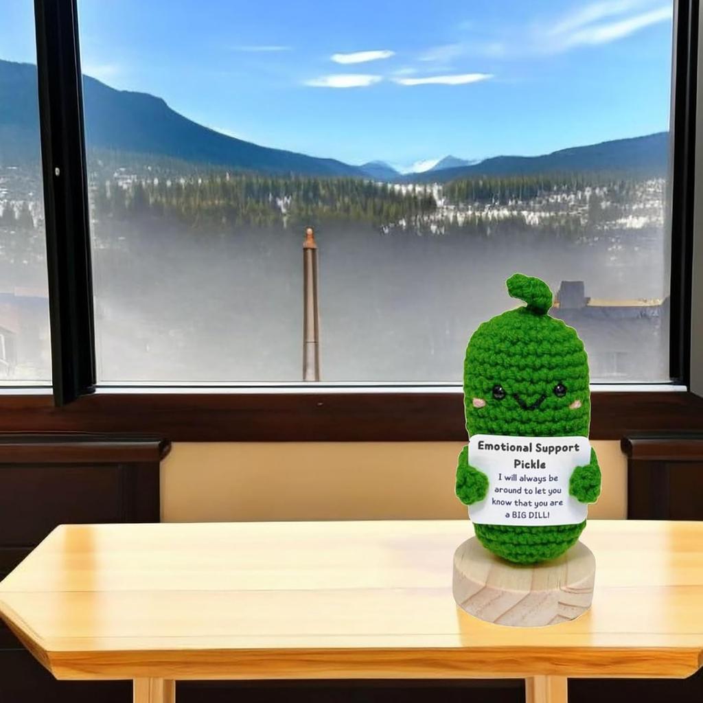 Emotional Support Pickle, Encouraged Crochet Pickle Cucumber Gift,Cheer Up Gifts for Friends or Family Festival Decoration Encouragement