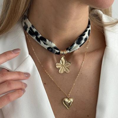 Salircon 2 Stuks/Set Retro Luipaard Flanellen Touwketting Bloem Hart Metaal Hanger Ketting Dames Elegante Trui Ketting Sieraden