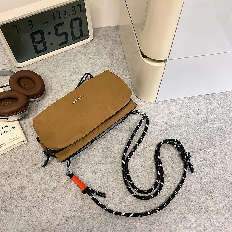 

Sports messenger bag women s outdoor tooling wind mobile phone bag trendy brand lightweight water bottle bag versatile cycling shoulder bag коричневый