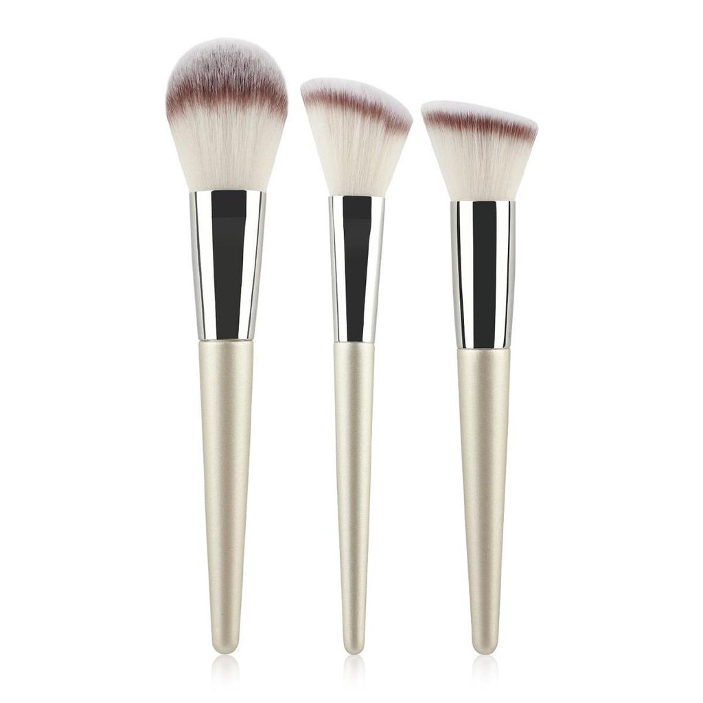 Pennello Angolato per Fondotinta e Contouring con Testa Rotonda, Setole Morbide, Strumento per Trucco con Illuminante e Cipria.