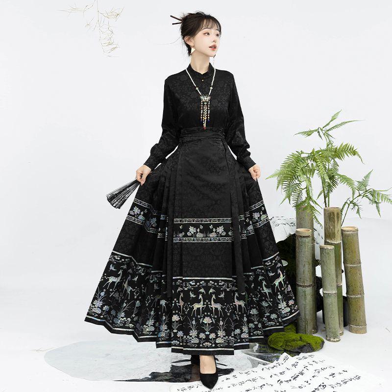Nanxiang Jinxia [Nine-Colored Deer] Petite Women’s Hanfu: Slimming Horse Face Skirt Set