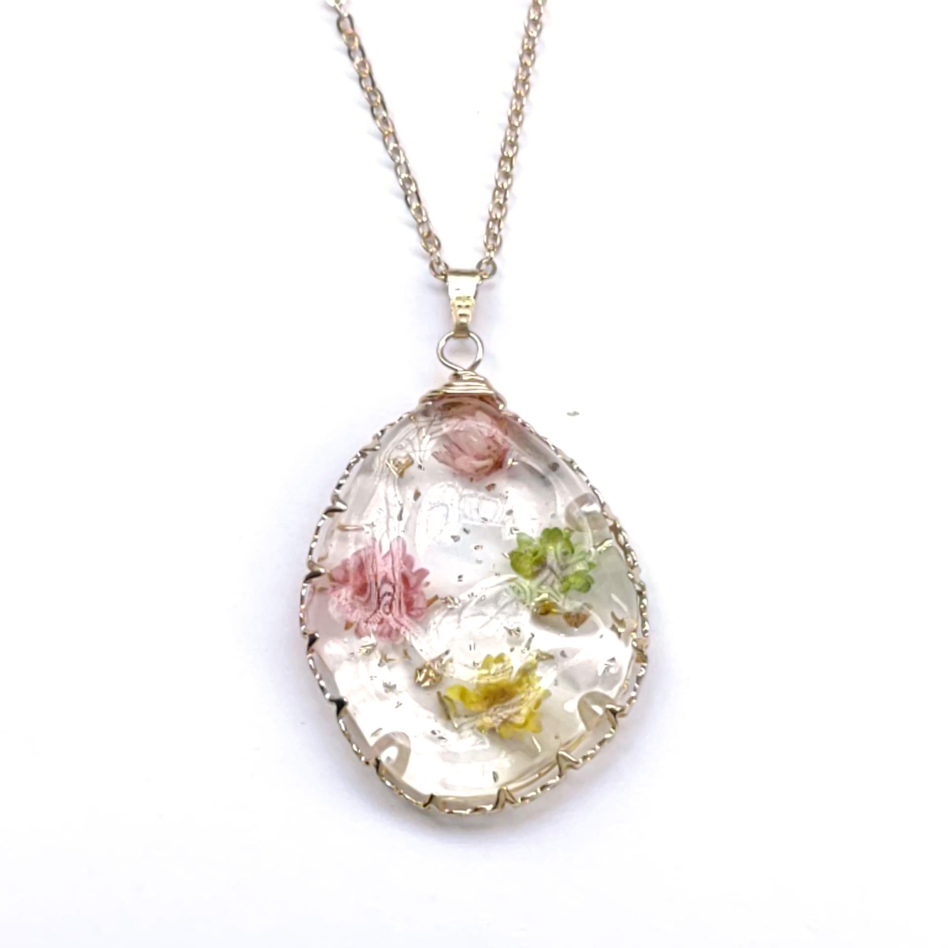 Preserved Flower Pendant Necklace - Fashionable Natural Dried Flower Jewelry for Women