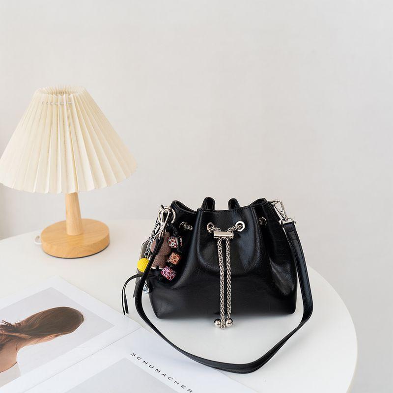 

Meiti Niche Underarm Shoulder Bag Women 2025 New Pearl Drawstring Cloud Bag Pleat Versitile Fashion Crossbody Bag Black