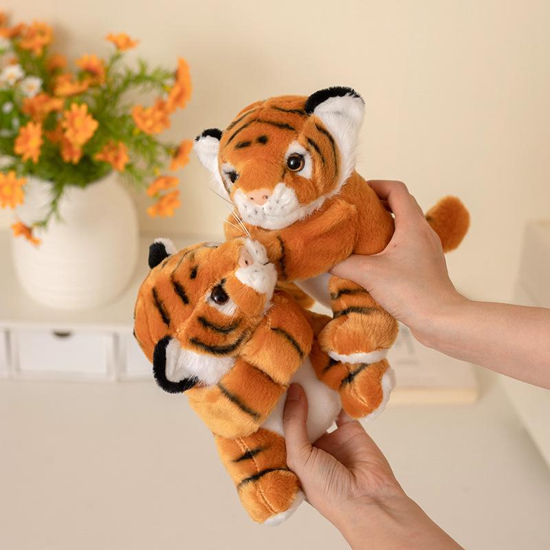 Niedliches niedliches kleines Tigerarmband Schnappkreis Plüschtier Puppe Roter Panda Puppe Kinder Beruhigungspuppe