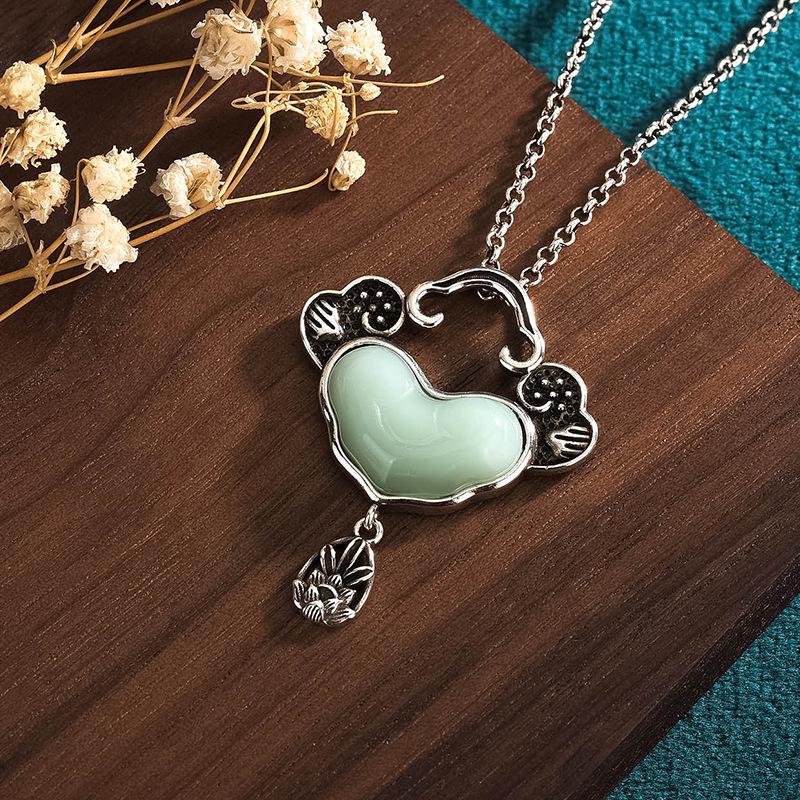 Electroplated Thai Silver Imitation Hetian Jade Safety Lock Pendant Necklace – Chinese Ancient Style Jewelry Gift for Mom