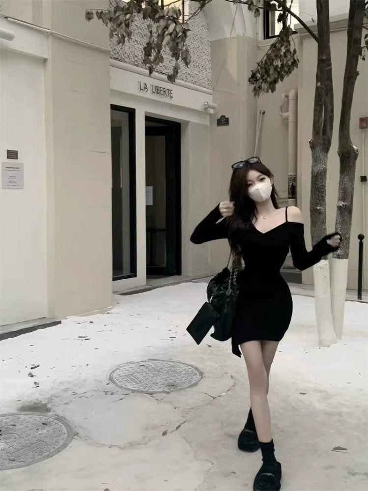 The Minister Under the Skirt, Irregular Waist Dress In Autumn and Winter, Women's Sexy V-neck Off-the-shoulder Thin Hip-wrapped Short Skirt