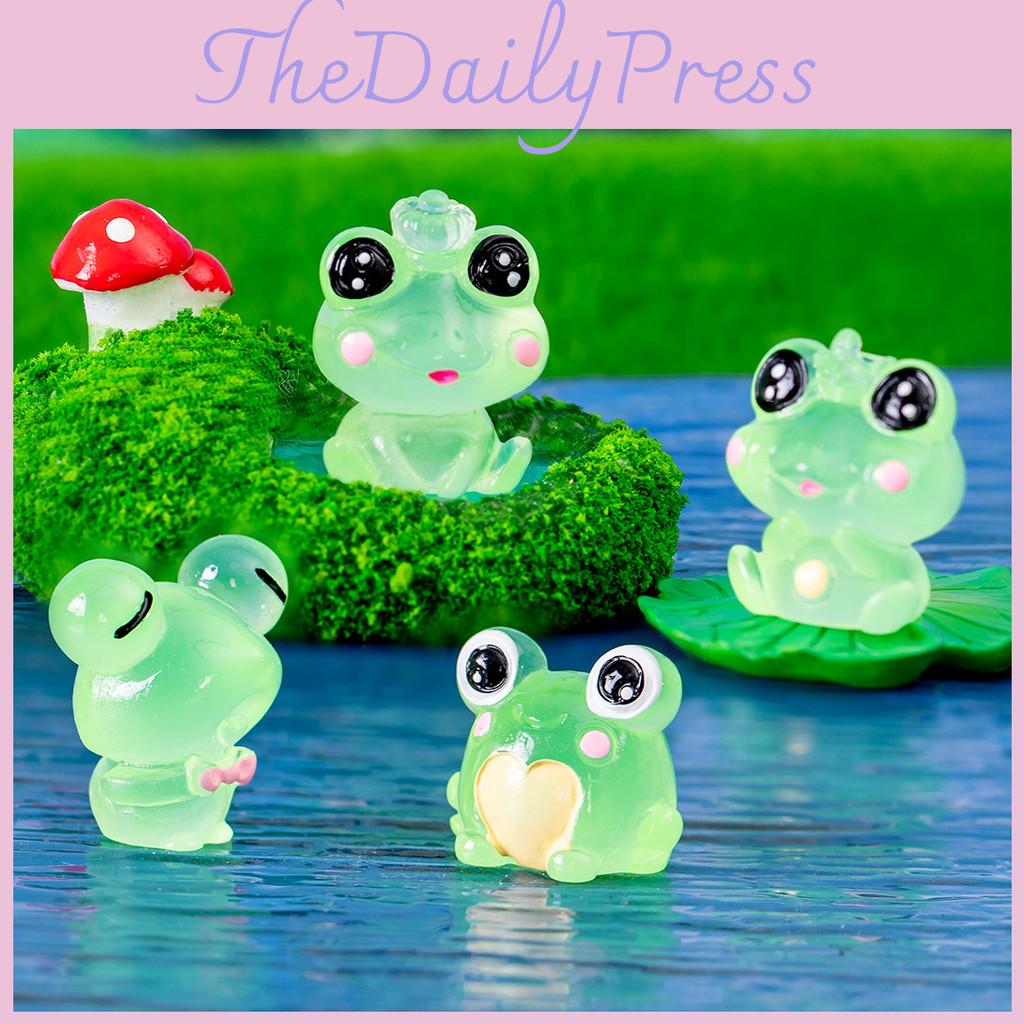 Frog Fluorescence Figurines Resin Cute Animal Toy Model Desktop Car Decoration