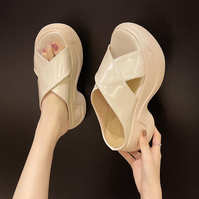 

Thick-soled slippers for women s outer wear 2025 summer and autumn new models step on shit feeling thick-soled fashionable versatile comfortable heig 39
