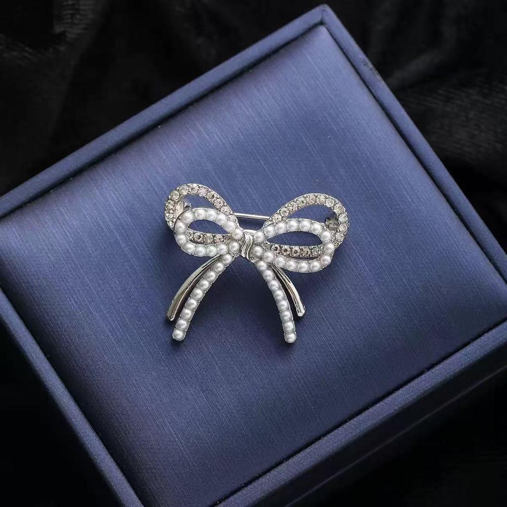 Pearl Heart Brooch: 2025 Autumn/Winter Trend - Korean Exquisite Pin for Women