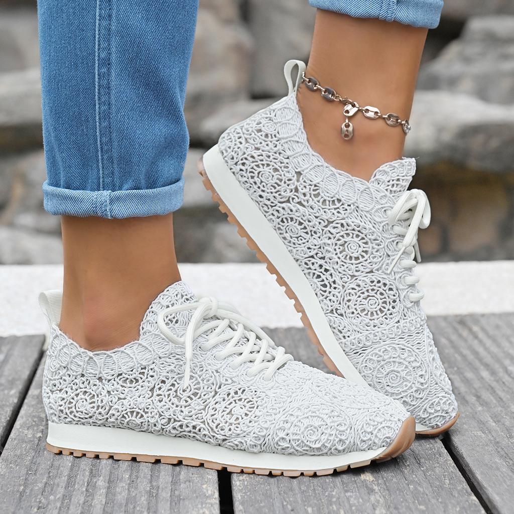 Fashion New Sneakers For Women Breathable Fashion Trainers Plus Size Women Sneakers Mesh Fabric Lace Up Women Shoes Female Footwear