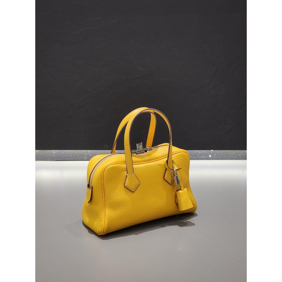 

Togo first-layer cowhide tote bag women s 2025 new high-end sense portable commuter shoulder bowling Boston bag 25CM