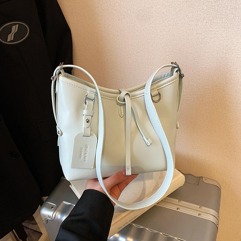 Casual soft surface large-capacity bag women's 2025 new fashion commuter shoulder bag candy color simple oblique span bag