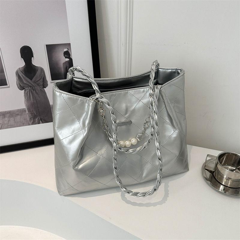 

This year s popular bag women s 2025 new commuter big bag women s large-capacity high-end explosive tote bag shoulder bag серебряный