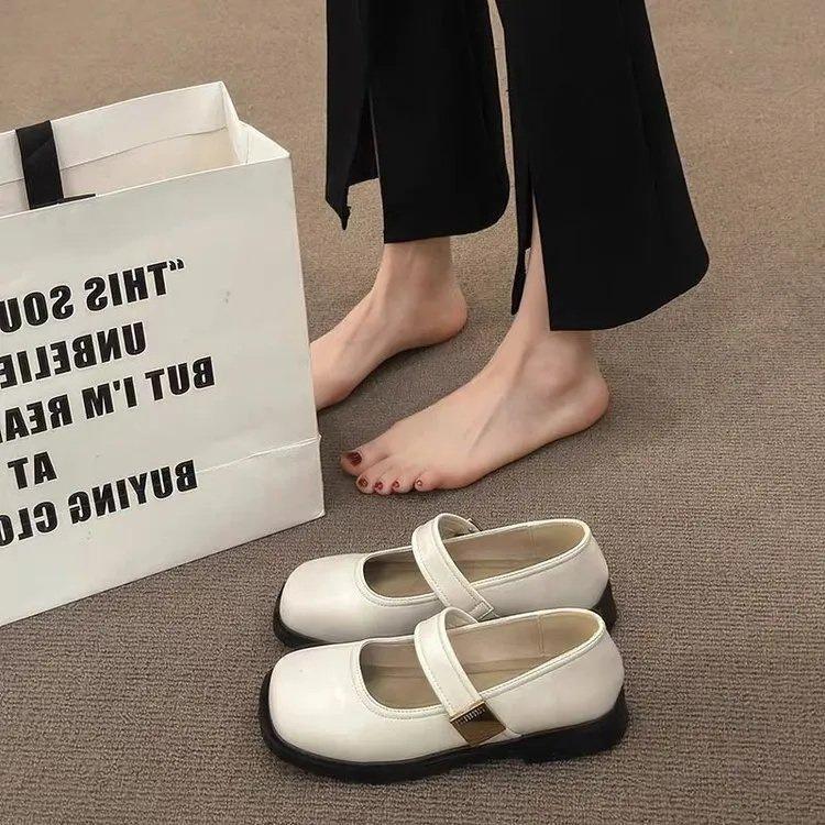 

Французские ретро туфли с квадратной головкой и неглубоким горлом женские весенние новые корейские туфли 2025 года, повседневные мягкие туфли Мэри Джейн на плоской подошве 40