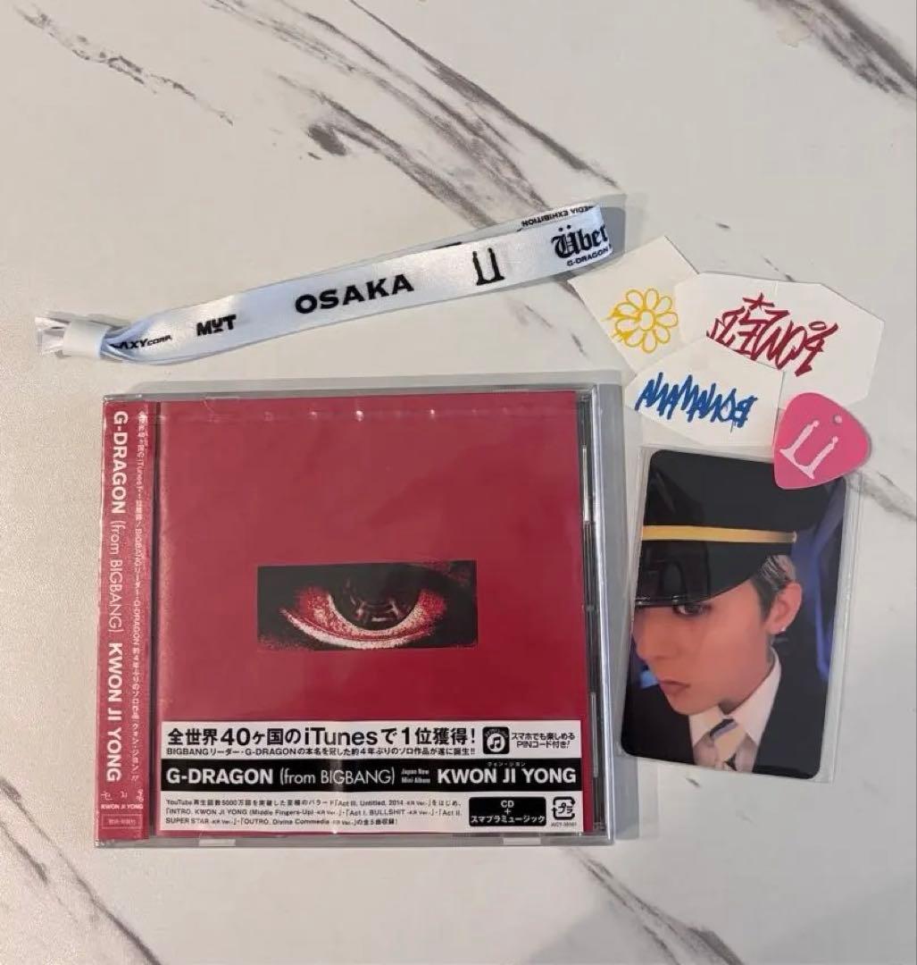 

[USED] 1. G-DRAGON CD + 2. Photo card + 3. Band, tattoo sticker