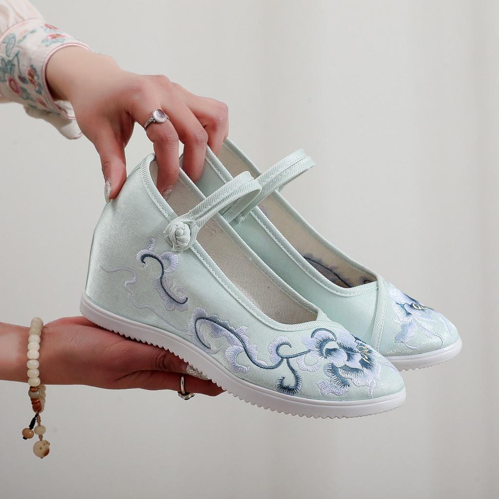 [Lingyu] 2025 Spring New Old Beijing Cloth Shoes Women's Inner Height Increase New Chinese Embroidered Shoes Ancient Hanfu Shoes