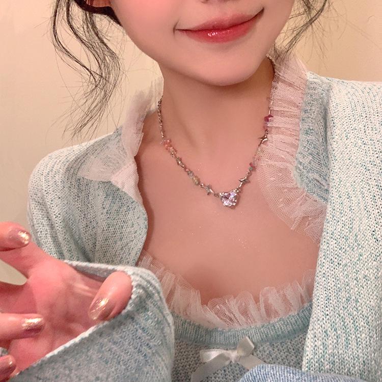 2024 Stylish Love Heart Necklace - Cool & Chic Choker for Women