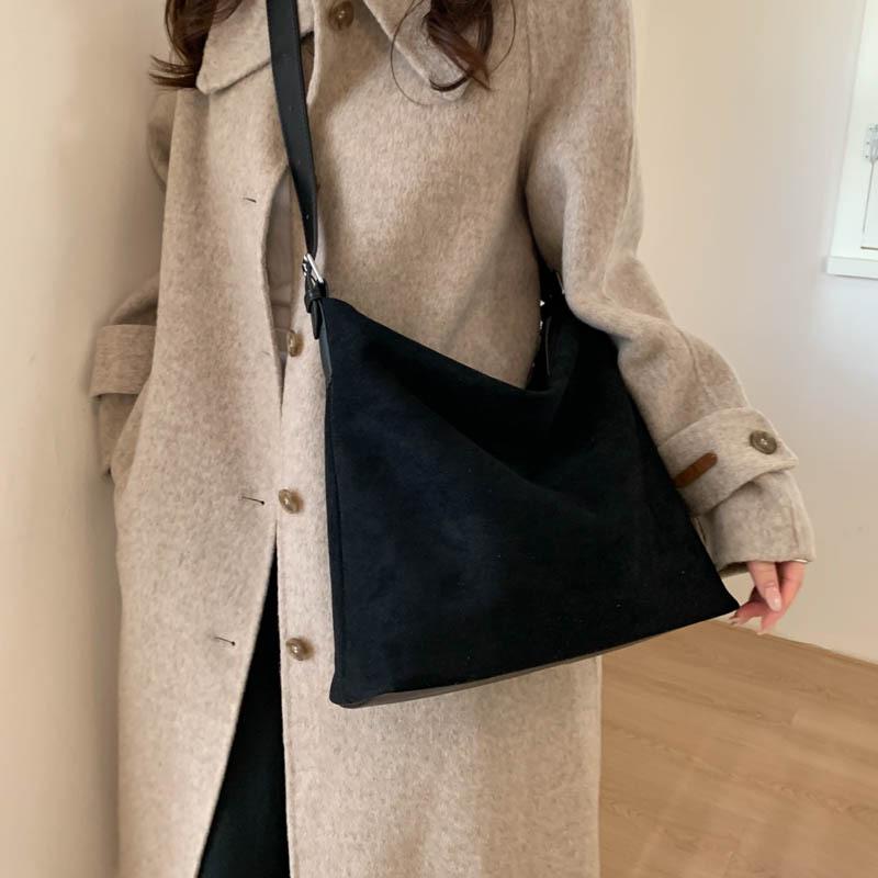 2025 Winter New Korean Version Light Luxury Simple Tote Bag Women's Retro Suede Shoulder Bag Texture Casual Armpit Bag