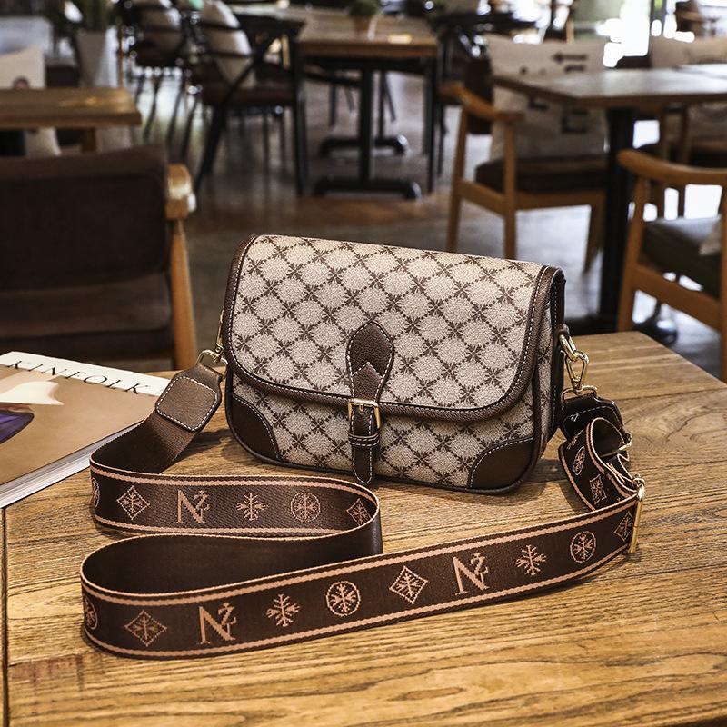 Fashionable and Versatile Bag New Summer Popular Crossbody Bag, Fashionable One Shoulder Underarm Small Square Bag for Women