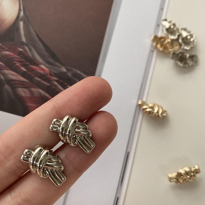 

Yisen ESSTUDIO ретро золотые и серебряные нестандартные пуговицы для женского пальто Bright Silver Twisted 18.0 MM Polygon