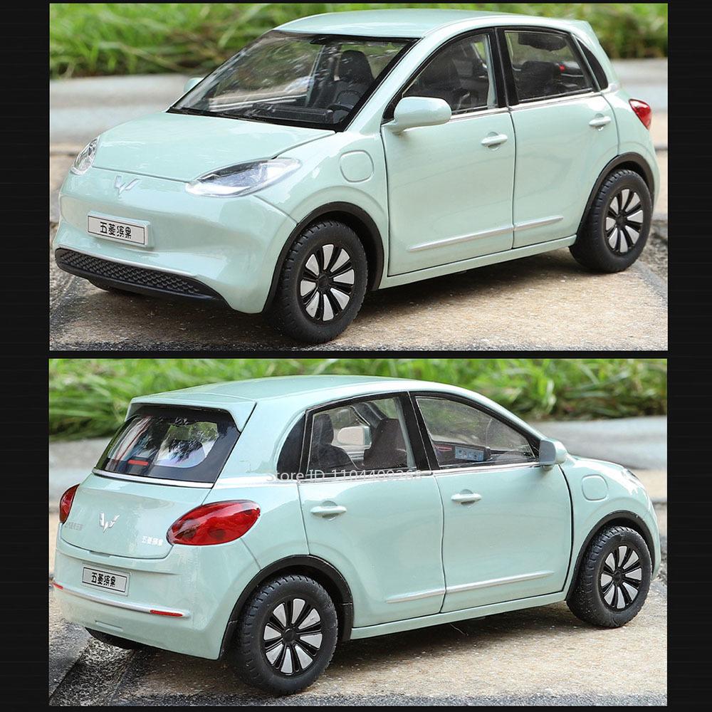 1:24 WULING BINGUO Car Model Toy Diecast Metal Sound Light Intelligent Voice New Energy Vehicles Models Desktop Decorations Gift