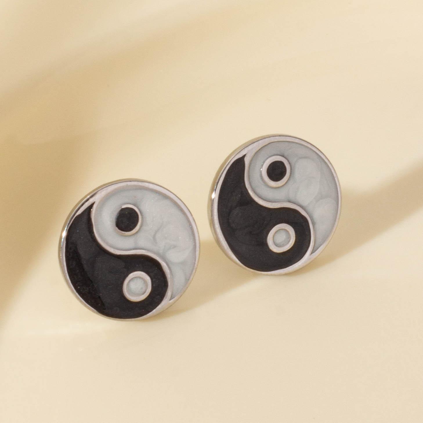 

Simple Yin-Yang The Great Ultimate Ear Studs White/Black Stainless Steel Earring For Women Men Accessories Fashion Jewelry Arete