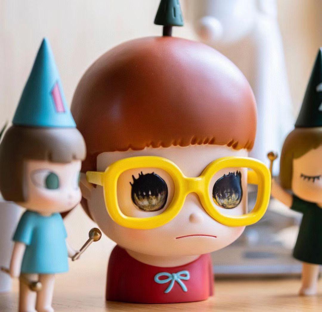 

Ёситомо Нара 123 Фигурка Bearbrick Девочка, яростно барабанящая 15 cm