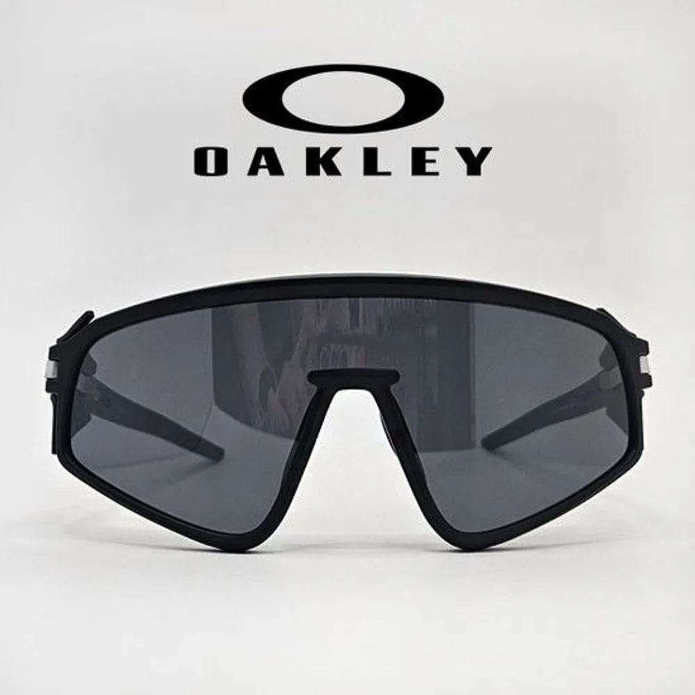

Latch Panel OO9404-0135 (LATCH PANEL9404-01) Prismatic Lens Sports Goggles doesn t exist