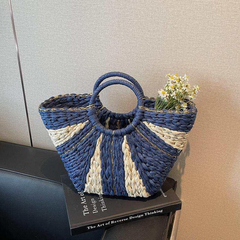

Контрастная плетеная сумка из соломы 2025 новая портативная овощная корзина большой вместимости повседневная ручная сумка для отпуска пляжная сумка синий