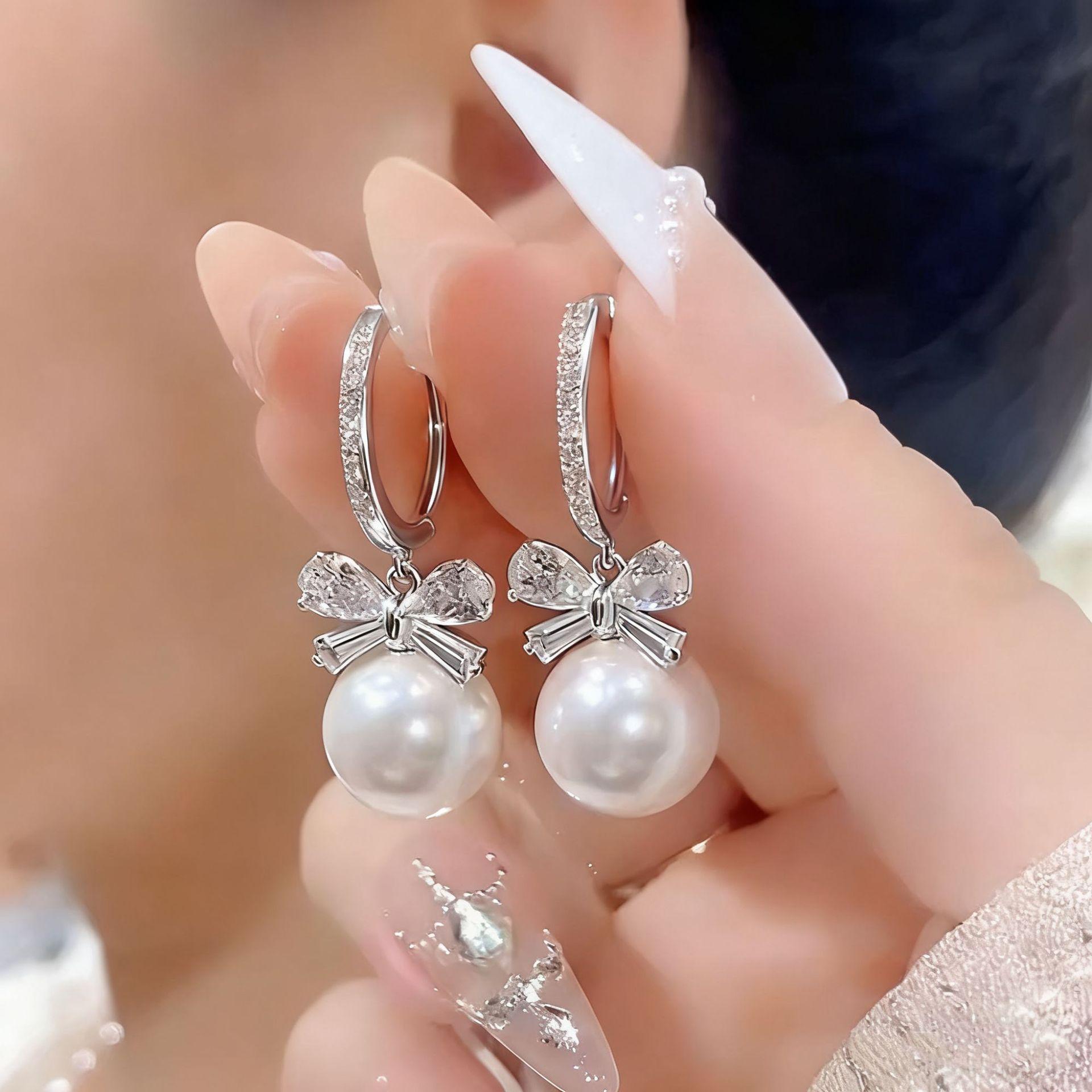 

Temperament Bow Pearl Ear Buttons Light Luxury Sense of Senior Sense of Popular Earrings Temperament Hundred with The Fashionable Earrings