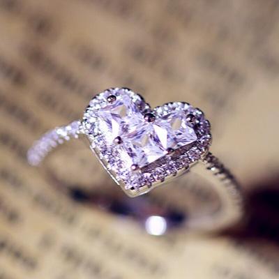 Delicate Heart Ring for Women with Dazzling Cubic Zirconia Fashion Girls Finger Accessories Party Gift Statement Jewelry