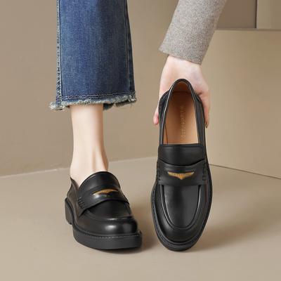 Weiwei girl 1083-1 Plateau-Loafer Damen Herbst Retro Schwarz Ein-Pedal Temperament College-Stil Kleine Lederschuhe