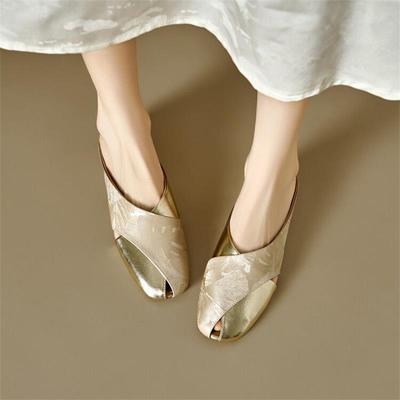 Prancūziški Baotou pusiau įsispiriami moteriški vasariniai minkštos odos nacionalinio stiliaus marginti spalvų derinimo kvadratinės nosies tuščiaviduriai plokščiapadžiai tingūs muliukai šlepetės