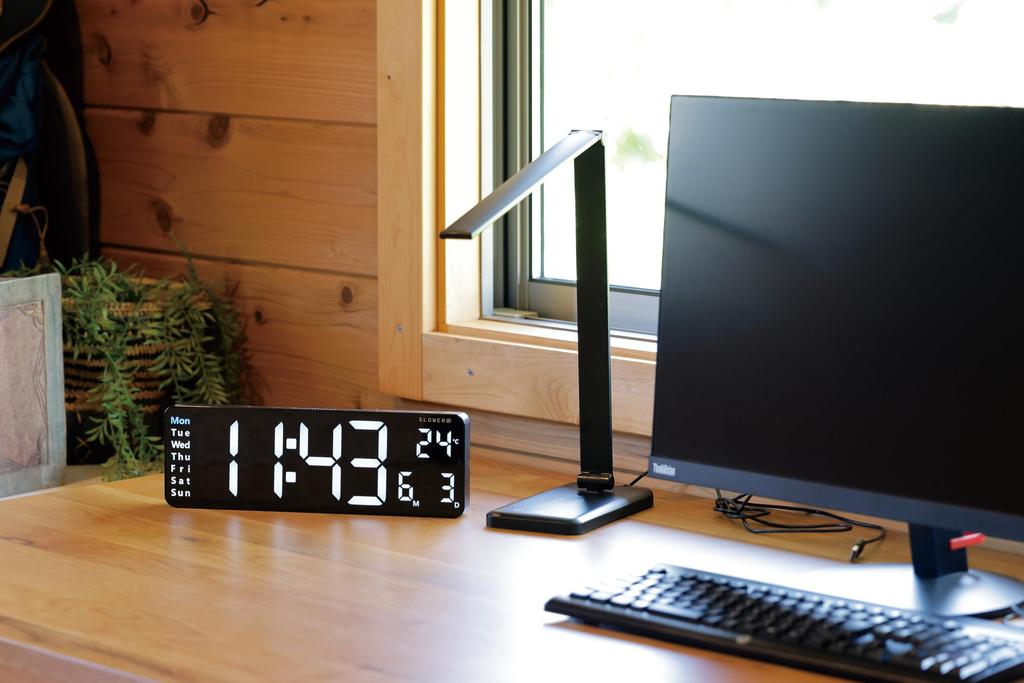 SLOWER Nástěnné hodiny Digitální LED Stylové interiérové ​​stolní hodiny s velkým písmenem s dálkovým ovládáním Datum Teplota Den v týdnu ČERNÁ 320 105 28mm LED