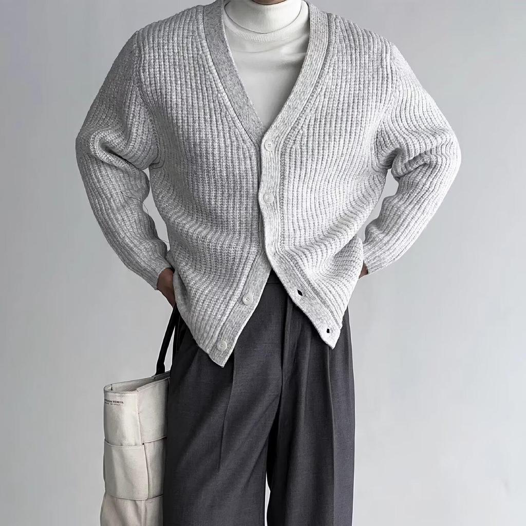 2026 Japanese Retro V-neck Knit Cardigan: Spring/Autumn Artistic Loose Sweater for Men