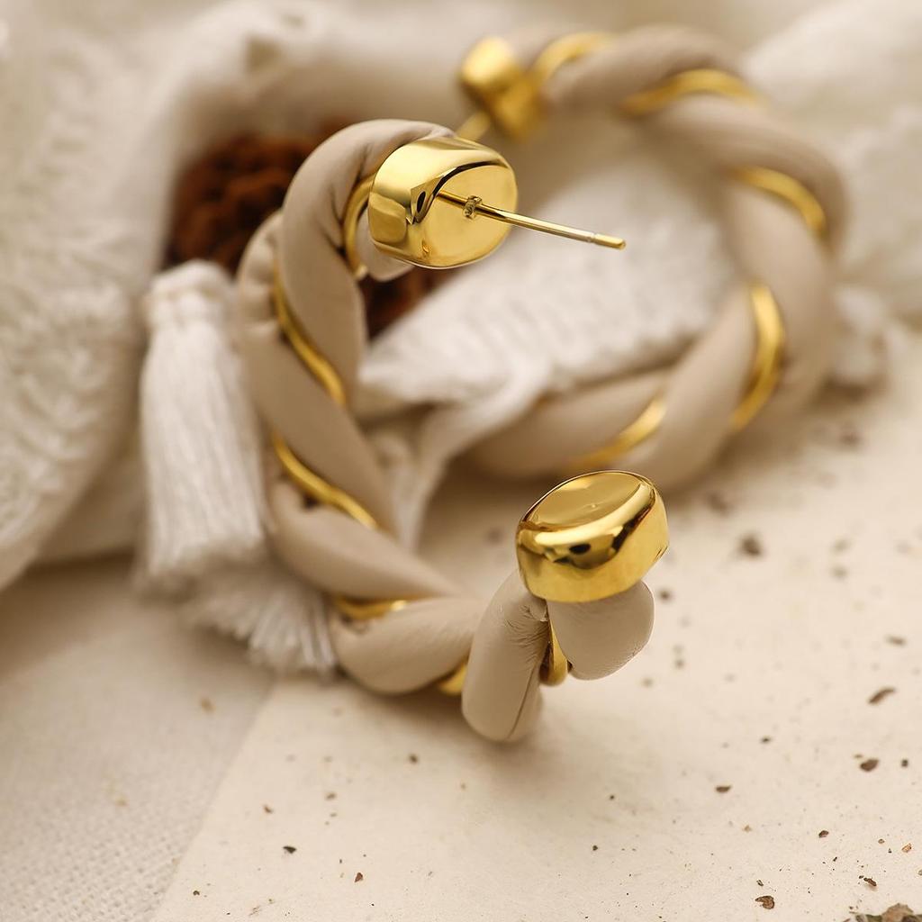 European & American Trendy Cable Knit Hoop Earrings - Women's 18K Gold Plated Titanium Steel C-Shaped PU Studs