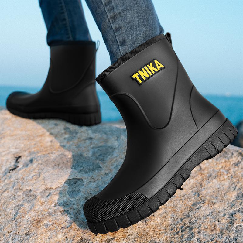 Men's medium rain boots tide and rainy day travel wading shoe bundle waterproof men's rain shoes non-slip rubber shoes thermal cover shoes