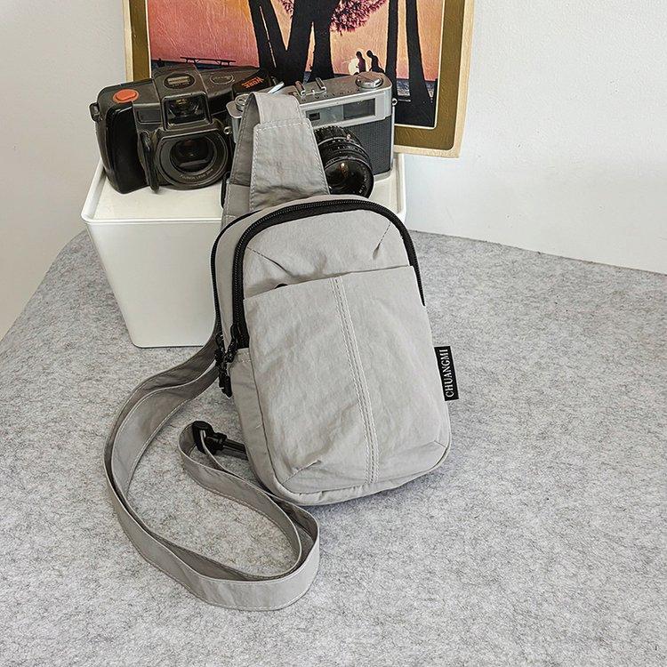 

Lightweight vertical small satchel fashion messenger bag women s 2025 new canvas bag outdoor travel women s bag mobile phone bag сірий колір