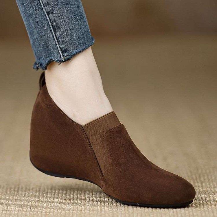 Handgefertigte Innenhöherhöhung Herbst Neue Keilabsatz Einzelne Schuhe Bequemes Mattes Leder Schwarze Pendlerschuhe