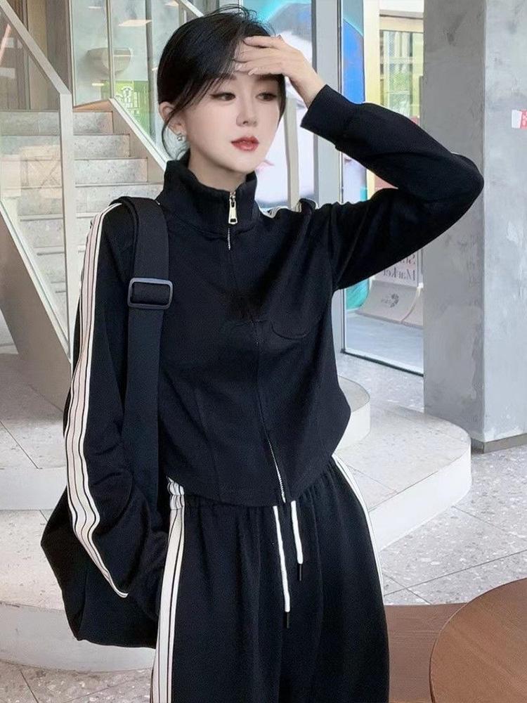 Ensemble de survêtement deux pièces amincissant pour femme automne 2025 chic européen avec col montant