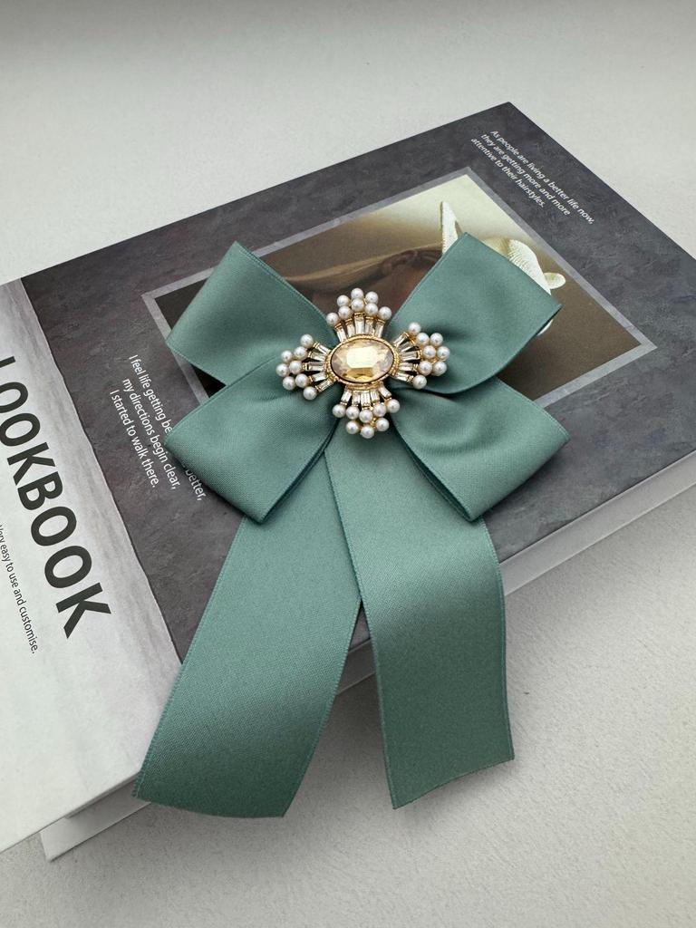 Versatile French Pearl Bow Tie and Brooch for Clothing Necklines